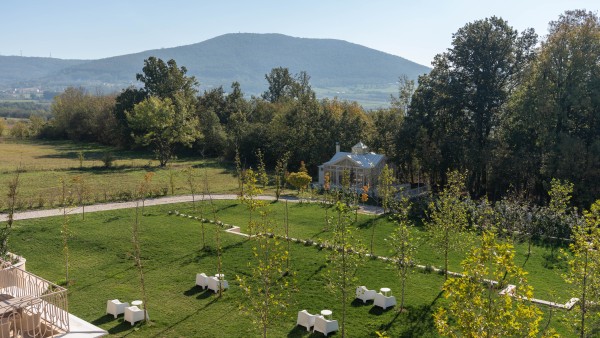 Hotel Hyde Hill / Bikini and Champagne